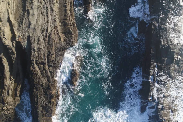 Puesta Sol Desde Los Acantilados Contemplando Fuerza Del Mar Las —  Fotos de Stock