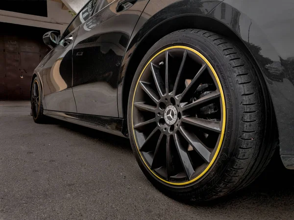 Preto Mercedes Benz Esporte Estacionado Linha Reta Estacionamento Cor Muito — Fotografia de Stock