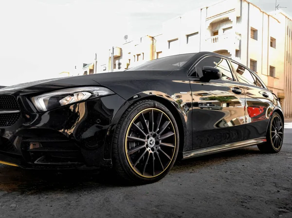 Negro Mercedes Benz Deporte Estacionado Directamente Estacionamiento Color Muy Mate —  Fotos de Stock