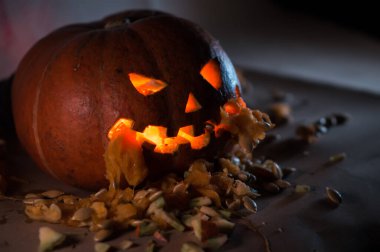 Cadılar Bayramı kıyameti, kül ve sıcakta portakal kabağı.