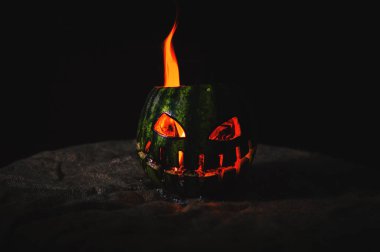 Cadılar Bayramı Kıyameti Kül ve sıcakta yeşil karpuz