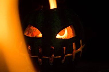 Cadılar Bayramı Kıyameti Kül ve sıcakta yeşil karpuz