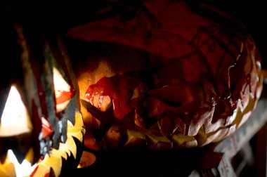 Cadılar Bayramı kıyameti, kül ve sıcakta portakal kabağı.