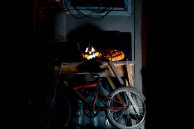 Cadılar Bayramı kıyameti, kül ve sıcakta portakal kabağı.