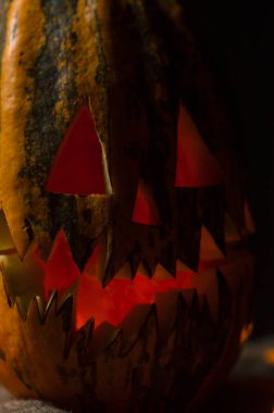 Cadılar bayramı bayramı turuncu balkabağı ve mumlar