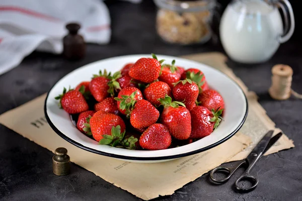 Fresh Organic Strawberry Vintage Plate Black Background — Stock Photo, Image