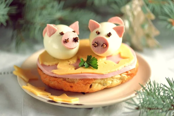 Cute Piggy Made Boiled Chicken Eggs Sandwich Idea Children Breakfast — стоковое фото