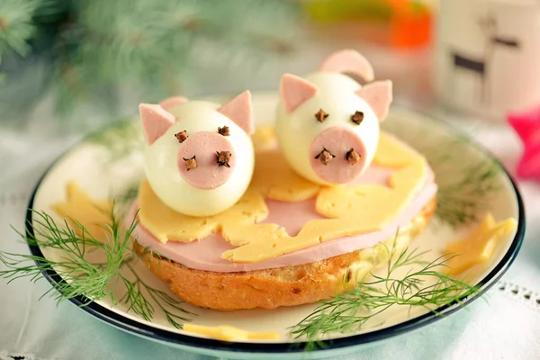 Cute Piggy Made Boiled Chicken Eggs Sandwich Idea Children Breakfast — стоковое фото