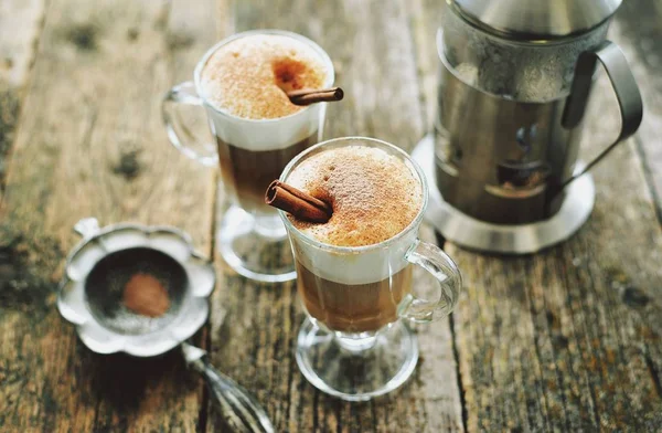 Tarçın Ile Yapımı Lezzetli Kahve Latte Üstten Görünüm — Stok fotoğraf