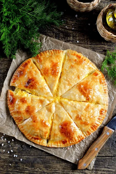 Pastel Hojaldre Queso Sobre Fondo Madera Vieja Comida Rusti —  Fotos de Stock