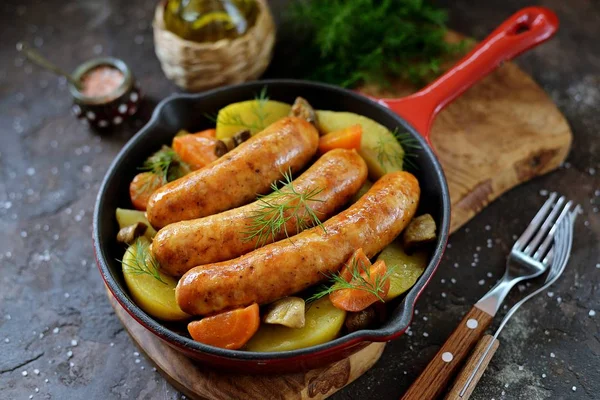 Roast Chicken Sausages Potatoes Onions Carrots Mushrooms Cast Iron Pan — Stock Photo, Image
