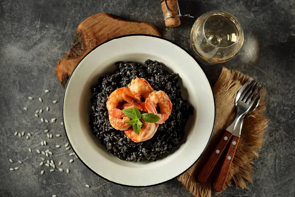 Delicioso Risoto Italiano Com Caudas Grelhadas Camarão Tinta Choco Tinta — Fotografia de Stock