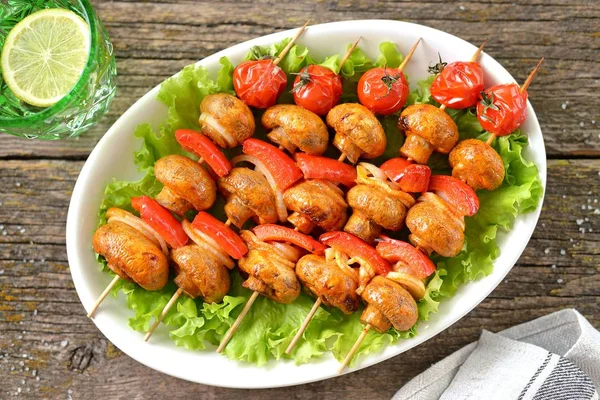 Gegrilde Champignons Uien Paprika Cherry Tomaten Houten Spiesjes Plantaardige Kebabs — Stockfoto