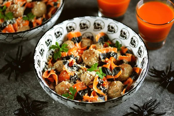 Farfalle Halloween Pasta Mit Fleischbällchen Und Parmesan Cremiger Sauce Traditionellen — Stockfoto