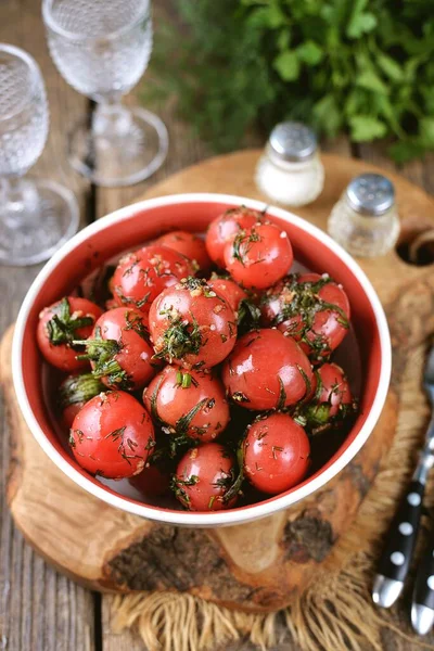 Pomodori Ciliegini Salati Con Aneto Aglio Veloci Sacchetto Plastica — Foto Stock