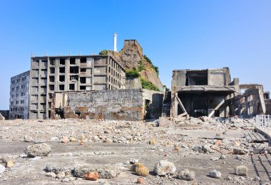 Gunkajima (Hashima'da ada) Japonya'da terk edilmiş binalarda