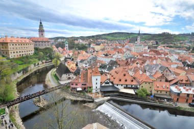 Panoramik manzarası, tarihi şehir, Cesky Krumlov Vltava Nehri, Çek Cumhuriyeti ile.