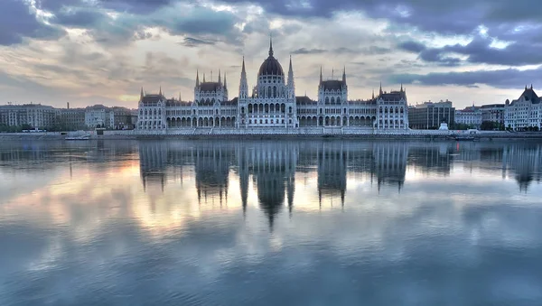 Изображение Венгерского Парламента Будапеште Восходе Солнца — стоковое фото