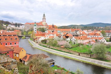 Cesky Krumlov, kule ve vltava Nehri manzarası. Çek Cumhuriyeti