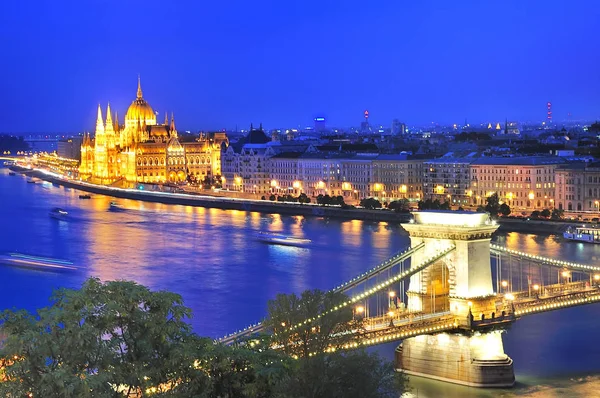 Ponte Delle Catene Danubio Budapest Sera Tratta Uno Degli Edifici — Foto Stock