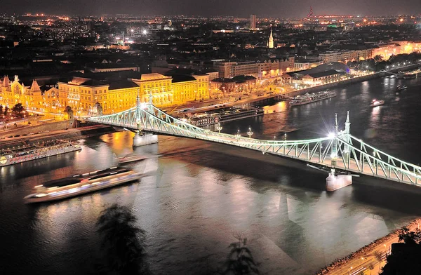 Міст Свободи Ніч Будапешті Угорщина Довгою Витримкою — стокове фото
