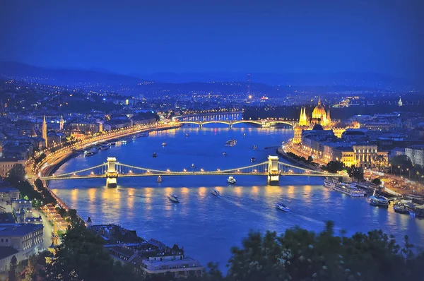 Evening View Budapest Danube River Seen Gellert Hill Lookout Pointi — стоковое фото