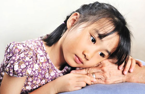 Asian Little Girl Leaning Her Head Senior Hand Her Grandmother — Stock Photo, Image