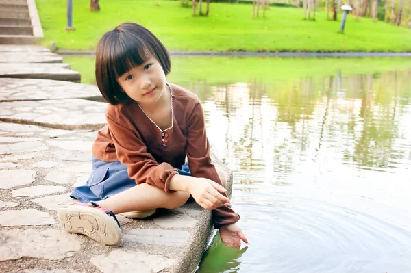 Little Asian Child Playing Water Dock Lake — Stock Photo, Image