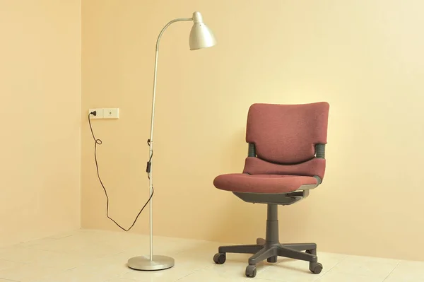 Red Office Chair Lamp Light Beige Wall Background — Stock Photo, Image