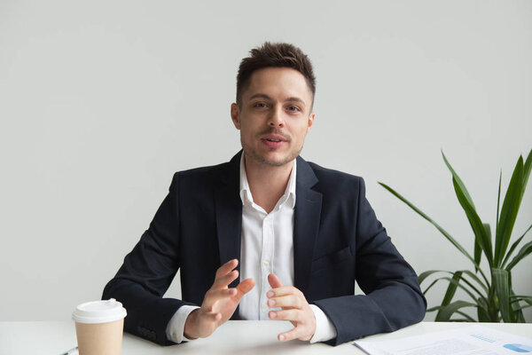 Уверенный генеральный директор говорит о стратегии успеха компании
