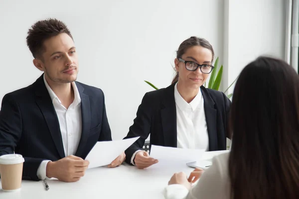 HR managers listening to applicant during interview — Stock Photo, Image