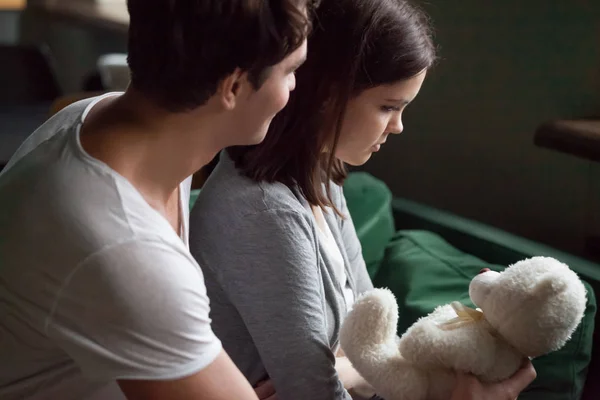 Boyfriend apologizing offended girlfriend presenting teddy bear — Stock Photo, Image