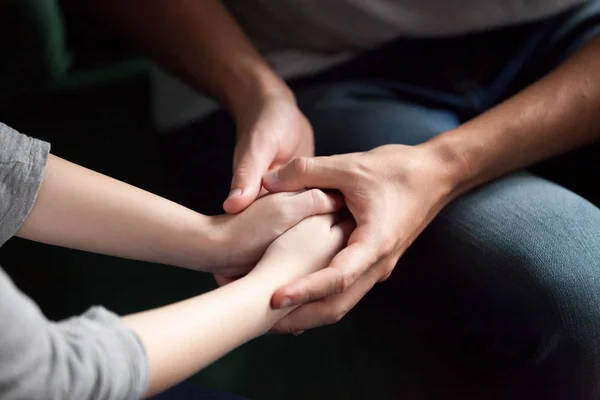 Close up of couple holding hands, giving psychological support c — Stock Photo, Image