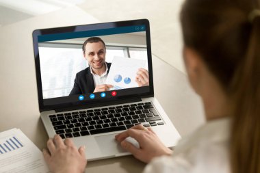 Mutlu işadamı video co ile pozitif mali rapor gösterme