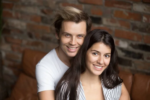 Portrait of young spouses hugging posing to camera — Stock Photo, Image