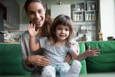 Mutlu anne ve çocuk kamera kayıt videoblog, bağlantı noktası arıyor