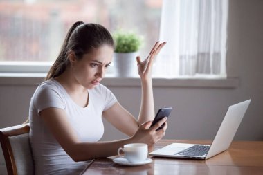 Deli kadın smartphone ile ilgili sorunlar yaşıyorsanız tarafından rahatsız