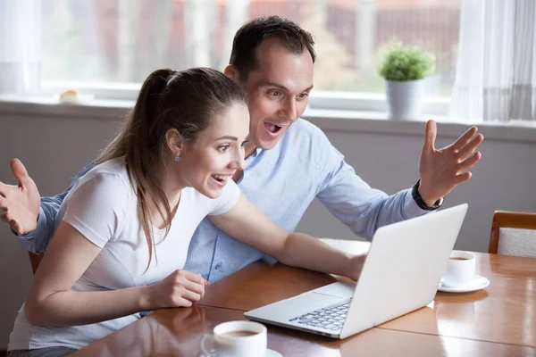 Millennial couple excited winning lottery on line — Stock Photo, Image