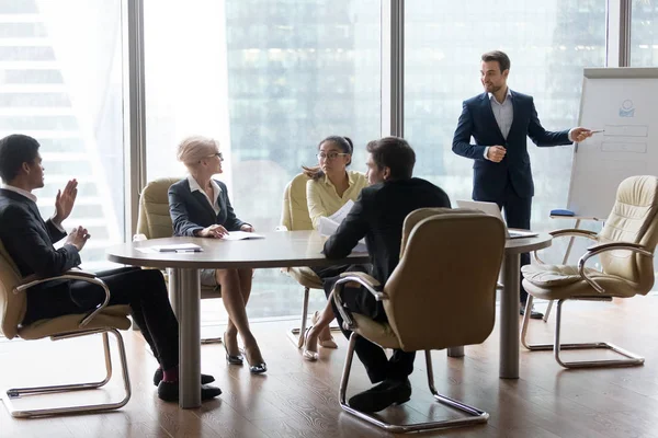 Successful team leader businessman boss presenting new project — Stock Photo, Image