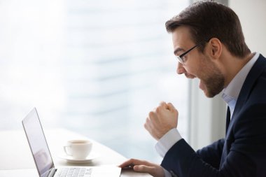 Heyecanlı işadamı şirket başarı online hayran