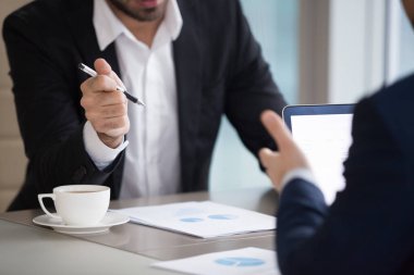 Ve yakın ortakları tartışmak satış analiz istatistik 