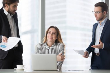 İşten soyutlanmış rüya ve rahatsız mutlu işkadını 