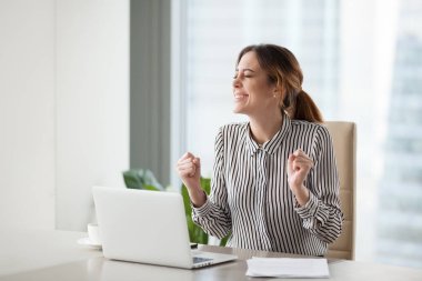 Heyecanlı işkadını kutluyor şirket online succe el hareketi