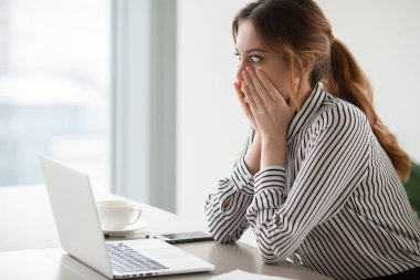 Gözlerini yuvarlama işkadını şirket Pazar gürültüyle çarpmak ile şok