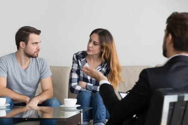 Angry couple looking at each other taking therapy session — Stock Photo, Image