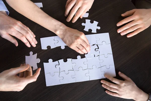 Équipe d'entreprise personnes connectant puzzle travailler ensemble, top cl — Photo