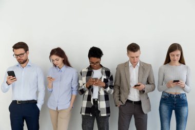 Akıllı telefonlar kapalı duran kullanarak öğrenci grubu