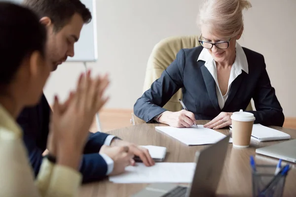 Business partners sign agreement after successful meeting — Stock Photo, Image