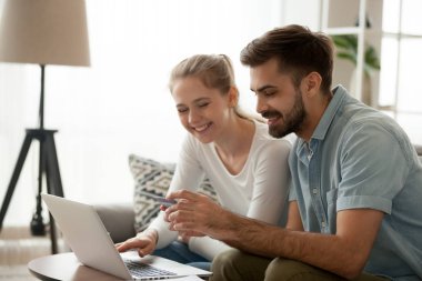 Mutlu çift online holding kredi kartı satın alma