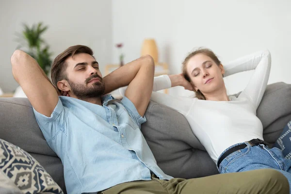 Wife and husband putting hands behind heads lying resting — Stock Photo, Image